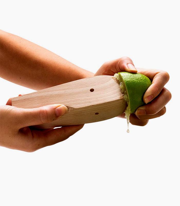 Decoration wooden present | decoration wooden presen 2 Decoration wooden present | Louis Poulsen