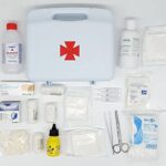 Botiquin maletin portatil 26 cm x 23 cm x 7 cm primeros auxilios con dotación |