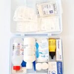 Botiquin maletin portatil 26 cm x 23 cm x 7 cm primeros auxilios con dotación |